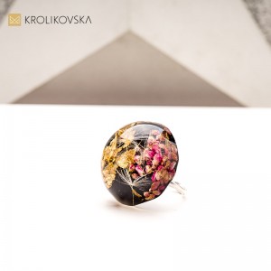 Biżuteria świąteczna z żywicy – wyjątkowy prezent dla ukochanej.