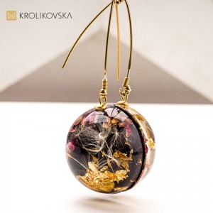 Komplet biżuterii z żywicy z kwiatami – prezent świąteczny handmade.