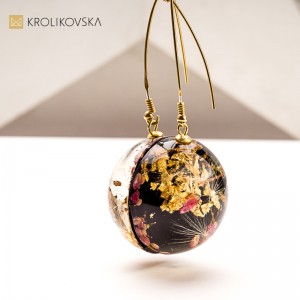 Komplet biżuterii z żywicy z kwiatami – prezent świąteczny handmade.