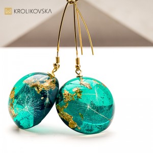 Kolczyki z żywicy – prezent dla ukochanej kobiety.1