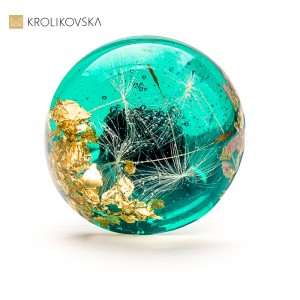 Pierścionek – prezent dla ukochanej kobiety.