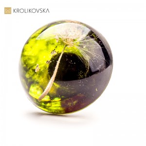 Pierścionek z żywicy – elegancki prezent pod choinkę.