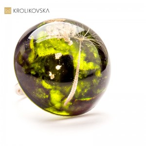 Pierścionek z żywicy – elegancki prezent pod choinkę. Pierścionek z żywicy – elegancki prezent pod choinkę.