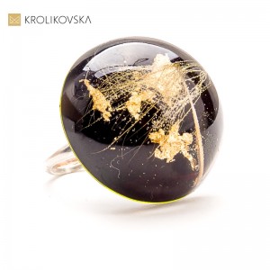 Pierścionek z żywicy – prezent na Święta Bożego Narodzenia