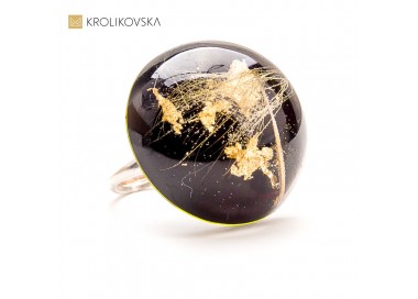 Pierścionek z żywicy – prezent na Święta Bożego Narodzenia