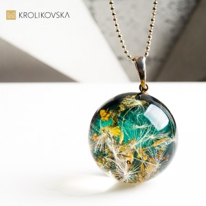 Biżuteria z żywicy z dmuchawcem – zamknięte marzenia w żywicy.
