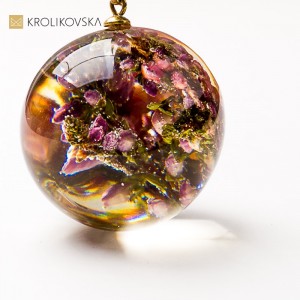 Biżuteria z kwiatami – noszona poezja natury.