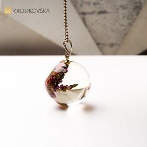 Biżuteria z kwiatami – noszona poezja natury.
