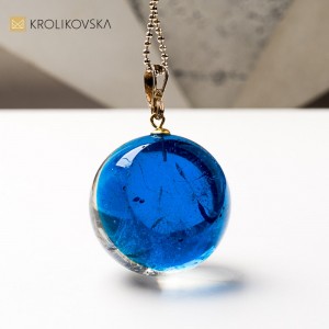 Biżuteria artystyczna z żywicy – emocje zamknięte w przezroczystej formie.1