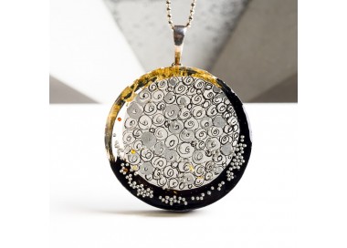 Biżuteria z żywicy handmade – unikalny dodatek grafiką.