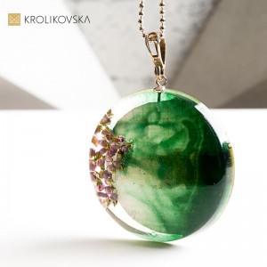 Biżuteria z żywicy handmade – unikalny dodatek dla każdej kobiety.