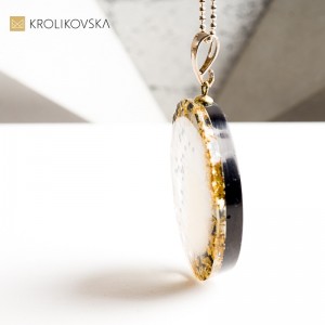 Ręcznie wykonana biżuteria z żywicy – polski design z duszą.