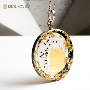 Ręcznie wykonana biżuteria z żywicy – polski design z duszą.