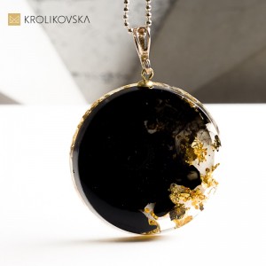Ręcznie wykonana biżuteria z żywicy – polski design z duszą.