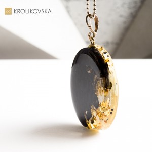 Ręcznie wykonana biżuteria z żywicy – polski design z duszą.