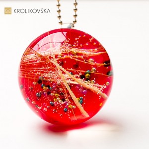 Biżuteria z żywicy z zatopioną rośliną – połączenie natury i designu1