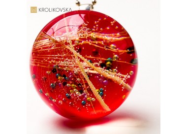 Biżuteria z żywicy z zatopioną rośliną – połączenie natury i designu