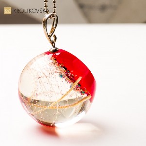 Biżuteria z żywicy z zatopioną rośliną – połączenie natury i designu