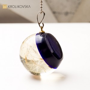 Naszyjnik z żywicy epoksydowej z suszonymi kwiatami – naturalny prezent handmade.