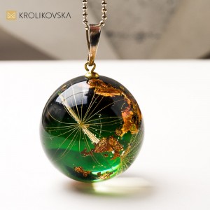 Naszyjnik z żywicy– biżuteria z naturą.