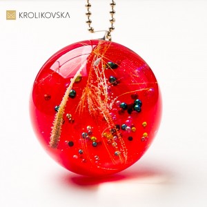 Naszyjnik z żywicy– biżuteria z naturą.