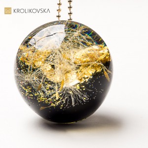 Biżuteria z motywem kwiatowym – kobiecy, uniwersalny styl