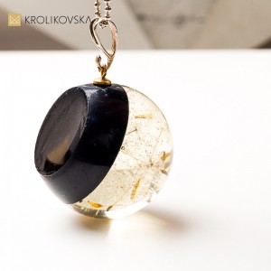 Biżuteria z motywem kwiatowym – kobiecy, uniwersalny styl