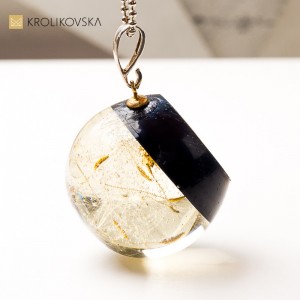 Biżuteria z motywem kwiatowym – kobiecy, uniwersalny styl