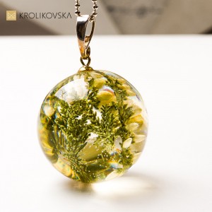 Naszyjnik z kwiatami i wrzosem – prezent dla kobiety z klasą.