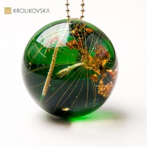 Naszyjnik dla kobiety – stylowy dodatek inspirowany naturą.