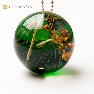 Naszyjnik dla kobiety – stylowy dodatek inspirowany naturą.