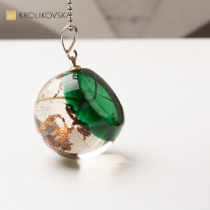 Naszyjnik dla kobiety – stylowy dodatek inspirowany naturą.