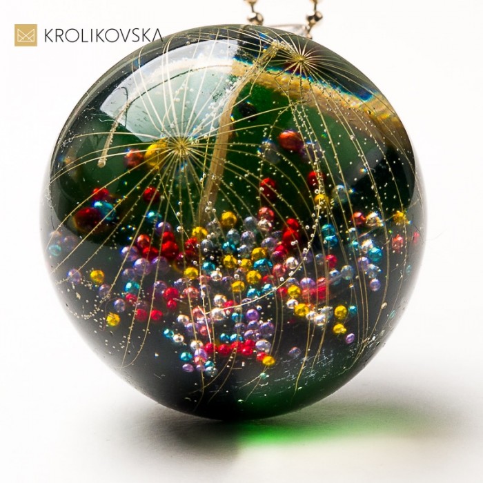 Prezent dla żony – delikatny naszyjnik symbol miłości.