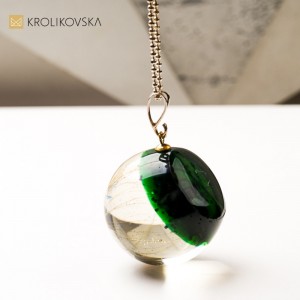 Prezent dla żony – delikatny naszyjnik symbol miłości.