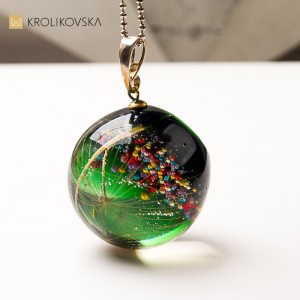 Prezent dla żony – delikatny naszyjnik symbol miłości.