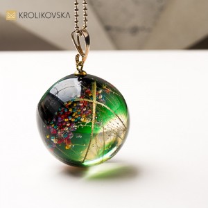 Prezent dla żony – delikatny naszyjnik symbol miłości.