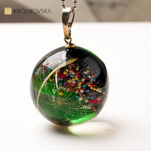 Prezent dla żony – delikatny naszyjnik symbol miłości.