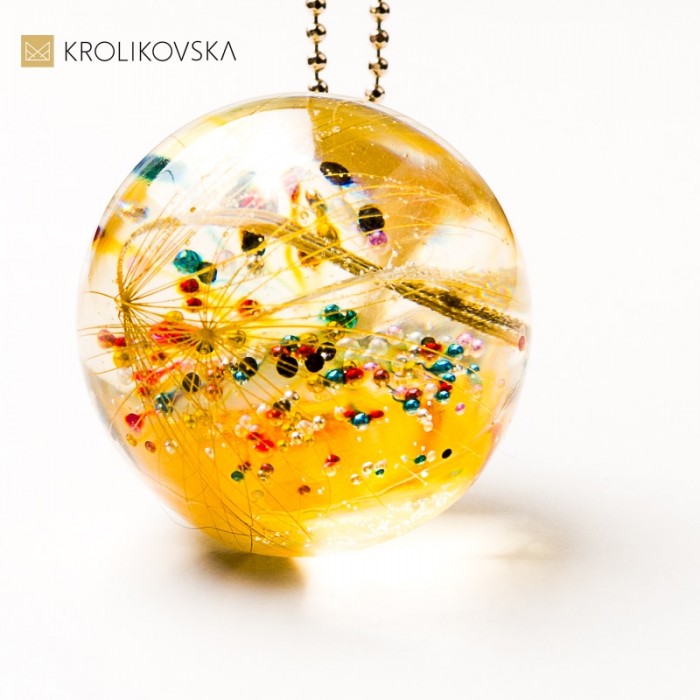 Biżuteria artystyczna na Święta – unikatowy naszyjnik handmade.