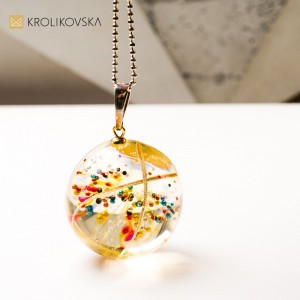 Biżuteria artystyczna na Święta – unikatowy naszyjnik handmade.