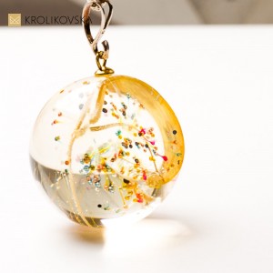 Biżuteria artystyczna na Święta – unikatowy naszyjnik handmade.