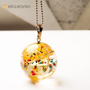 Biżuteria artystyczna na Święta – unikatowy naszyjnik handmade.