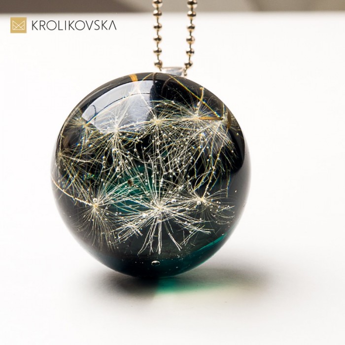 Naszyjnik z dmuchawcem – symbol marzeń i wolności.