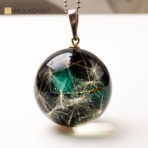 Naszyjnik z dmuchawcem – symbol marzeń i wolności.