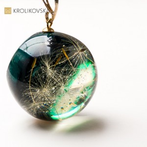 Naszyjnik z dmuchawcem – symbol marzeń i wolności.