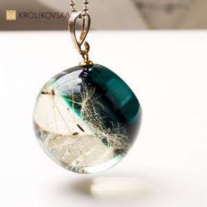 Naszyjnik z dmuchawcem – symbol marzeń i wolności.