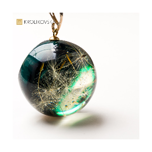 Naszyjnik z dmuchawcem – symbol marzeń i wolności.