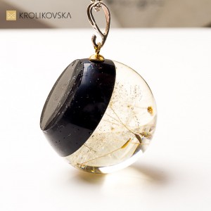 Biżuteria handmade prezent dla niej – naszyjnik z florą i stylem.1