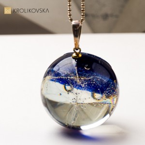 Biżuteria handmade prezent dla niej – naszyjnik z florą i stylem.1