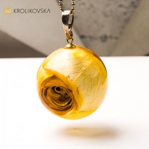 Biżuteria handmade prezent – naszyjnik z naturalnym motywem.