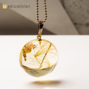 Biżuteria na święta prezent dla niej – elegancki naszyjnik inspirowany naturą.